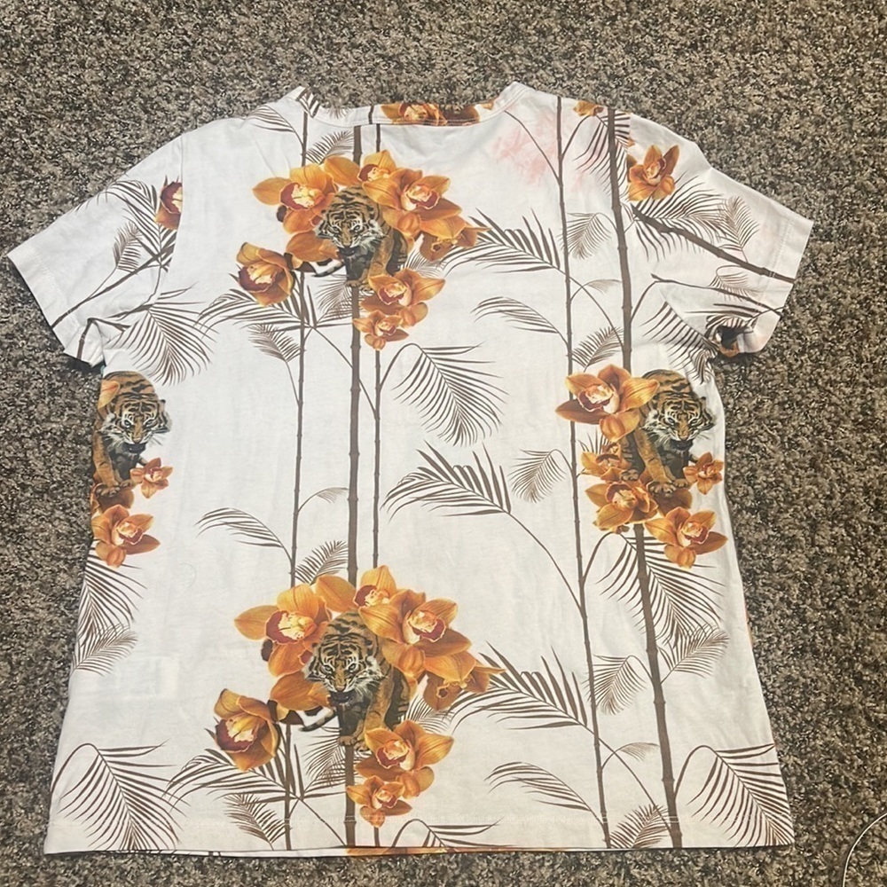 Ted Baker
2 - Picture 5 of 6